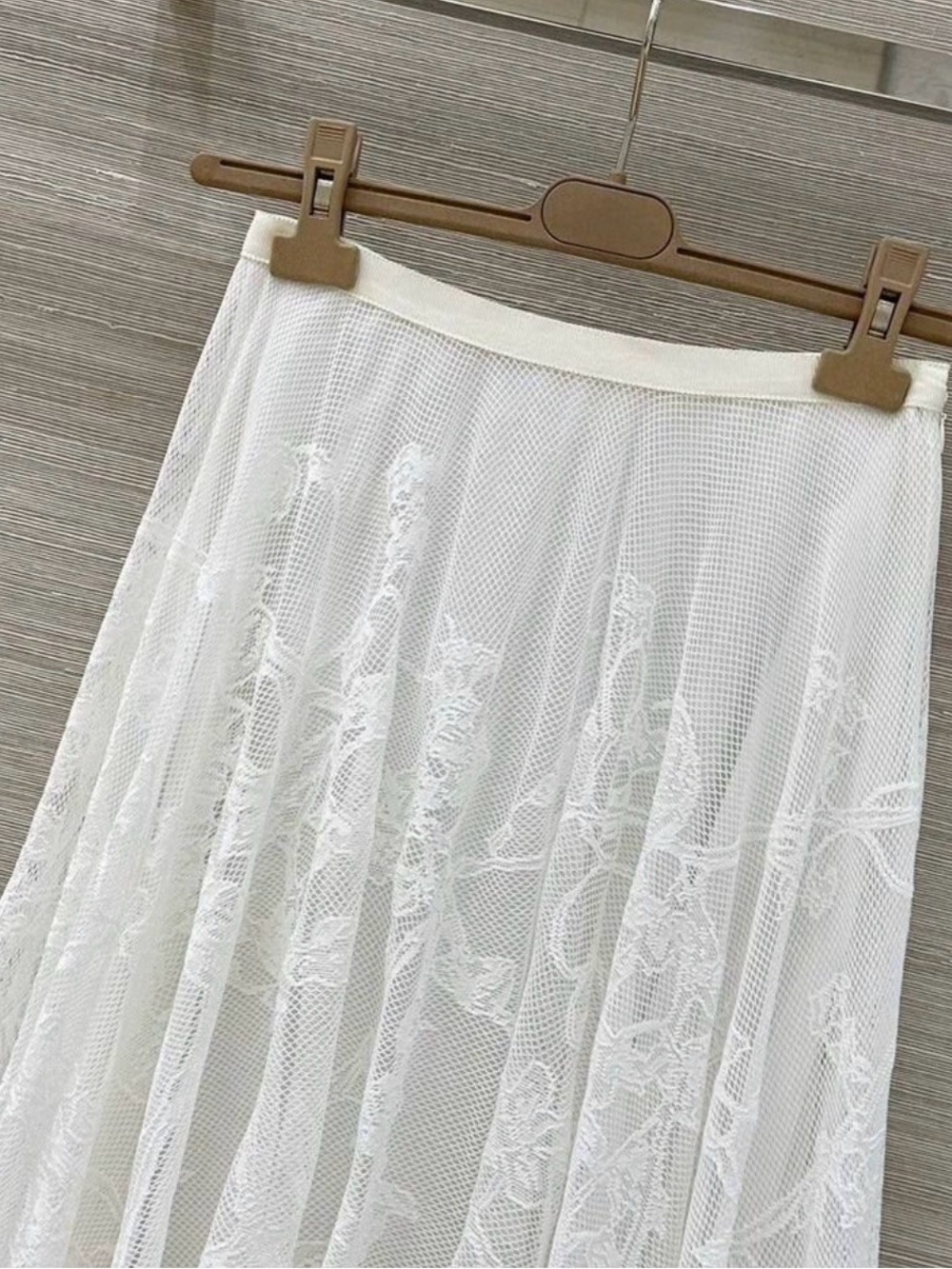 Dior Elegant White Lace A-Line Skirt - Picture 3 of 6